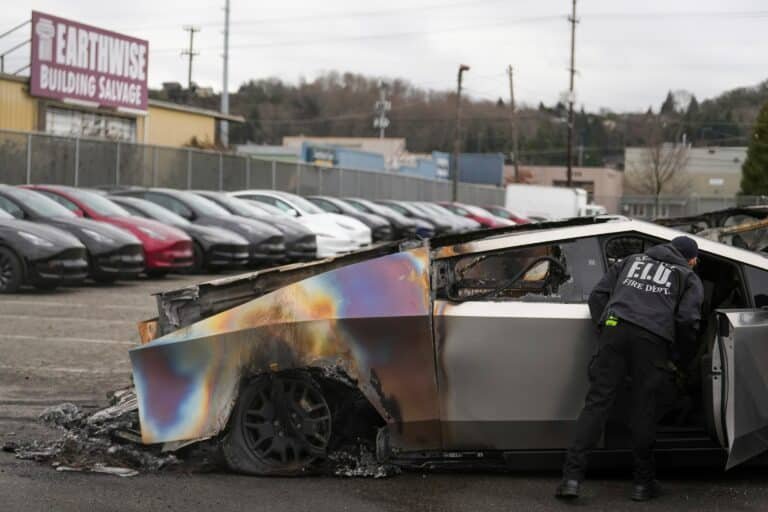 Trump suggests that Tesla Vandals should be sent to prison in El Salvador